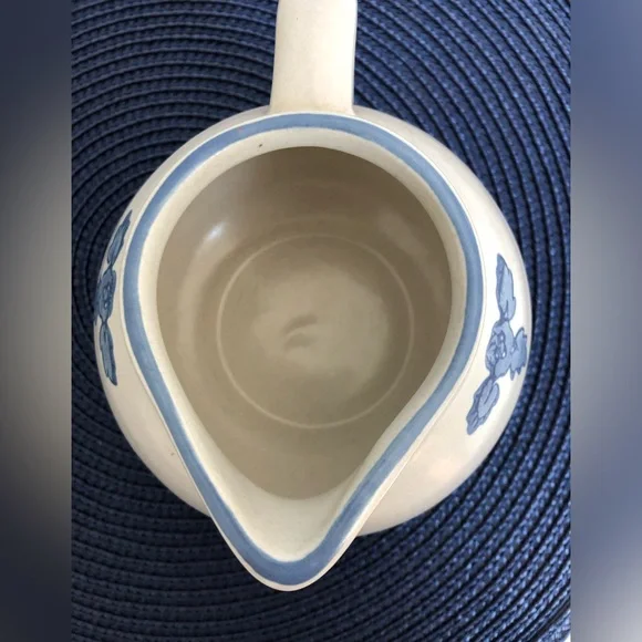 Vintage 1960’s Pfaltzgraff Yorktowne Stoneware Pitcher - Picture 6 of 8